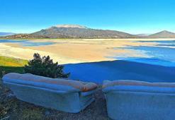 Türkiye'nin 4'üncü büyük gölü kuraklık nedeniyle ortadan ikiye bölündü