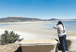 Türkiye'nin 4'üncü büyük gölü ikiye bölündü