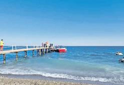Paraşüt teknesi turiste çarptı