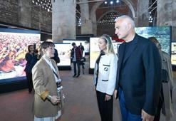 Bakan Ersoy Beyoğlu’nda sergileri tek tek gezdi