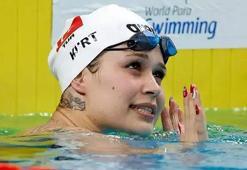 Milli yüzücü Defne Kurt tarihe geçti: Singapur’da 5 altın, çifte rekor