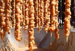 Kış sofralarının vazgeçilmezinde mesai başladı! Asırlardır aynı tarifle hazırlanıyor: Demir depolarını zirveye taşıyıp kemikleri betona çeviriyor