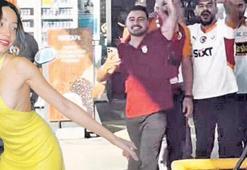 Akaryakıt istasyonunda tezahürat! 'Zeynep Bastık sarı desene'