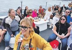Hazal Türesan'dan teknede sürpriz konser! Alkış yağmuruna tutuldu