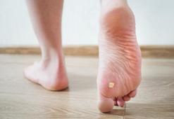 Ayak bakım suyuna 1 kaşık ekleyin! Yorgunluğu, nasırı ve kötü kokuyu sıfırlıyor