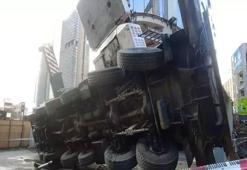 Mecidiyeköy'deki rezidans inşaatında korkunç kaza! 50 metre yükseklikten vinç devrildi