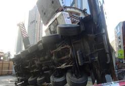 Mecidiyeköy'de 50 metre yükseklikten vinç devrildi!