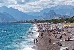 Sonbaharda yaz sürprizi! Ekim ayında denizin tadını çıkardılar, soğuk havayı unuttular