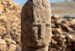 Bakan Ersoy duyurdu: Karahantepe’de tarihte bir ilk! İnsan yüzlü T biçimli dikilitaş bulundu