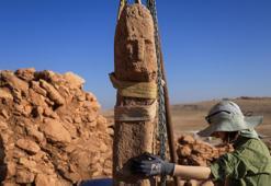 Karahantepe'de tarihte bir ilk! İnsan yüzlü T biçimli dikilitaş bulundu