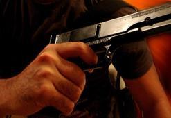 İzmir'de sahipsiz köpeğe tüfekle ateş eden şüpheli 1 kişiyi öldürdü, 1 kişi yaraladı