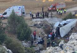 Mersin'de minibüs şarampole yuvarlandı: 4 kişi hayatını kaybetti