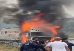 Yolda yangın paniği! TIR alevlere teslim oldu