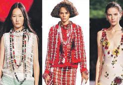 Modayı ikiye bölen defile