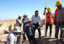 Kaymakam, tarihi Zerzevan Kalesi'ndeki kazıda gönüllü iz sürüyor