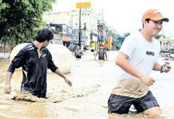 Meksika'da sel 23 can aldı