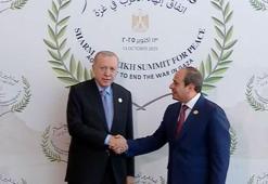 Cumhurbaşkanı Erdoğan'ı, Mısır lideri Sisi karşıladı