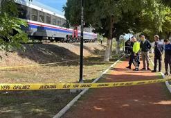 Torununu raylardan kurtardı, kendisi trenin altında kaldı