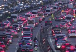 Haftanın ilk mesai gününde İstanbul trafiği kilitlendi