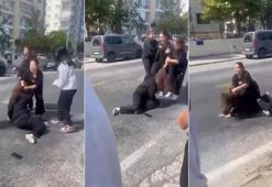 Bir akran zorbalığı vakası daha! Gözleri dönen genç kızlar yol ortasında acımasızca kavga etti
