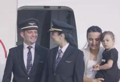 Hastane odasında kesişen yollar şimdi de kokpitte bir arada