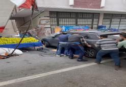 Tezgah açamayınca aracı elbirliğiyle kaldırdılar; o anlar kamerada