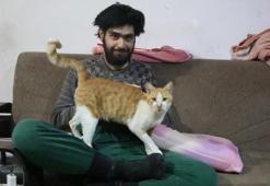 23 yaşında, 3 yıldır evden çıkmıyor! Duş almıyor, tırnaklarını kesmiyor... Arkadaşları anlattı: 'Hayata karşı kendini kapattı'