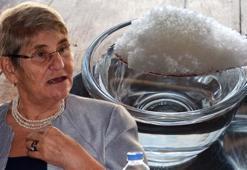 Canan Karatay açıkladı! Herkes aynı hatayı yapıyor, çözümü basit: 1 çay kaşığını ılık suyla karıştırmak yetiyor, anında burnu açıp ağrıları bıçak gibi kesiyor!