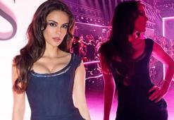 Özgü Kaya Victoria’s Secret defilesinde! Adeta meleklerle yarıştı