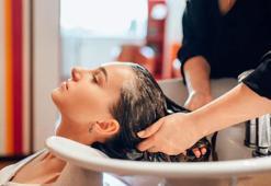 Kuaförde yapılan hata hayatını kararttı: Saçı yıkanırken felç kaldı! '50'den fazla vaka var'