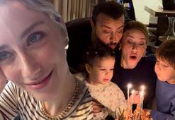 Hazal Kaya'nın aile pozuna sosyal medyada beğeni ve yorum yağdı!