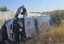 Ambulansla otomobil çarpıştı! 3'ü sağlık görevlisi, 8 yaralı