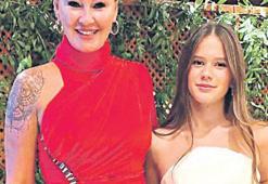 Annesinin boyuna yaklaştı