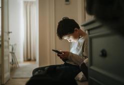 Uzman uyardı: Çocuklarda telefon ve tablet kullanımı “metin boyun sendromu”na yol açabilir!