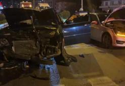 Trafikte şok anlar! Çarpıp aracını bıraktı, koşarak uzaklaştı