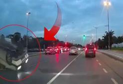 Kaza anbean kamerada! Makas atan otomobil takla attı