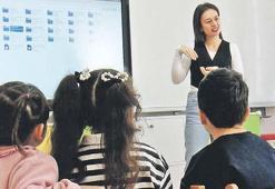 Mezun olduğu okulda öğretmeniyle meslektaş oldu