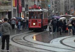 Yağmur bastırdı, İstanbul kilitlendi!