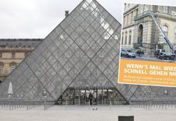 Louvre soygunu reklam malzemesi oldu