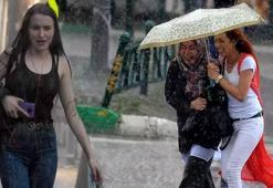 İstanbul’da beklenen sağanak etkili oldu! Meteoroloji'den yeni uyarı geldi: 12 kentte sarı kodlu alarm!