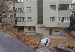 Maltepe’de sağanak sonrası istinat duvarı çöktü, araçlar büyük hasar aldı
