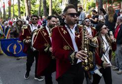 Sinemaseverler 62'nci yılda buluştu! Altın Portakal korteji renkli görüntülere sahne oldu
