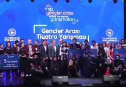 Genç oyuncular Aspendos Antik Tiyatrosu'nda sahne aldı