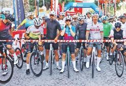 Çeşme sokaklarında uluslararası bisiklet şöleni