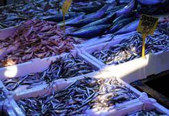 Kilosu 35 TL'ye düştü! Duyanlar tezgahın önünde kuyruk oluşturdu