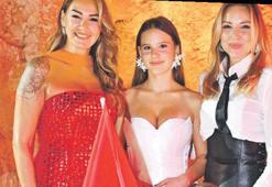 Pınar Altuğ'un kızı Su ‘Miras’ defilesinde mankenlik yaptı