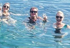Temmuz gibi ekim! Denizde bayram yaptılar