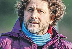 Gözünü Aslan’a dikti