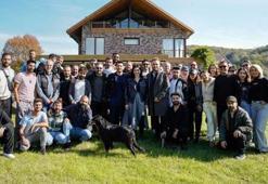 Güller ve Günahlar setinden neşeli kare!