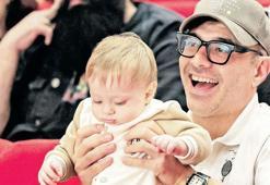 Atlas’ın ilk 'Altın Portakal'ı! Töreni babasının kucağında izledi